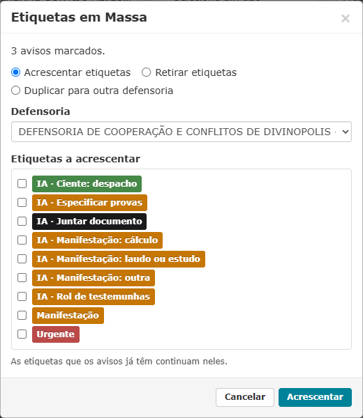 Janela Gerir Etiquetas com 3 avisos marcados, as opcoes Acrescentar, Retirar e Duplicar para outra defensoria, a Defensoria escolhida, a lista de etiquetas coloridas e os botoes Cancelar e Acrescentar